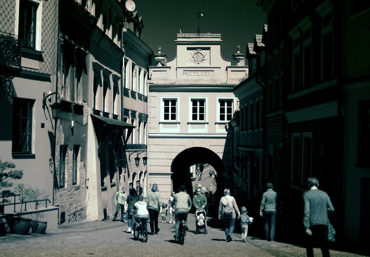  <p>Jedna z trzech bram prowadzących na urokliwe Stare Miasto.&nbsp;To więcej niż tylko brama &ndash; teraz to centrum pamięci o wielokulturowej historii Lublina. Wystawy i wydarzenia kulturalne są niezwykle inspirujące. Warto zapoznać się z ich ofertą kulturalną.</p>