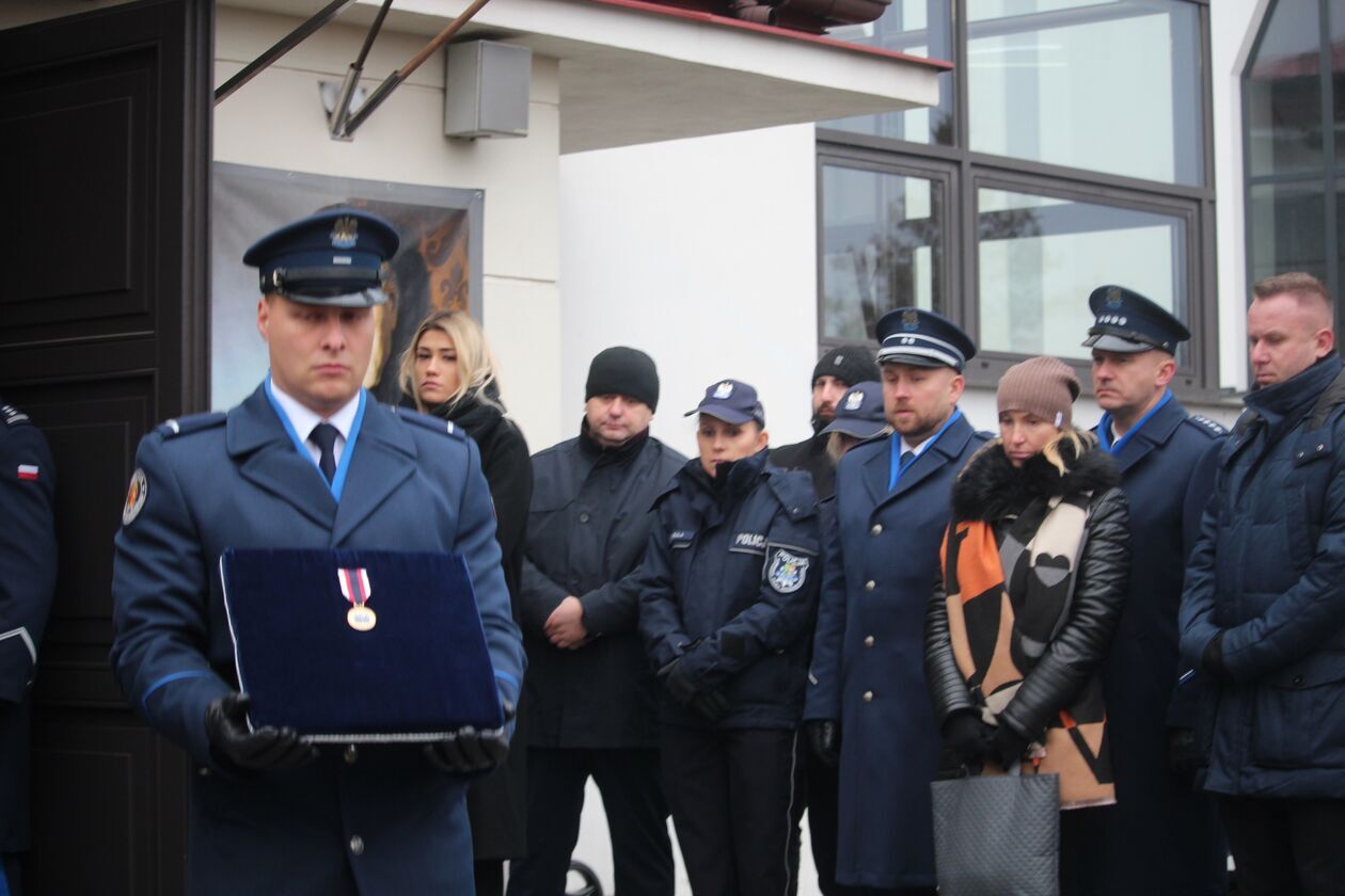  Pogrzeb policjanta Mateusza Biernackiego w Białej Podlaskiej  (zdjęcie 7) - Autor: EB