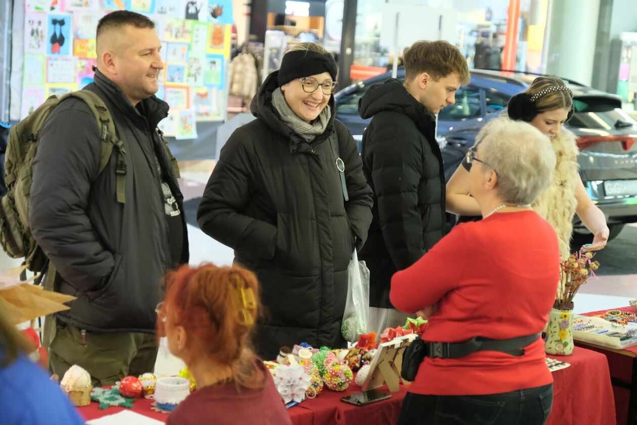  Społeczny Kiermasz Mikołajkowy w Galerii Olimp (zdjęcie 23) - Autor: DW