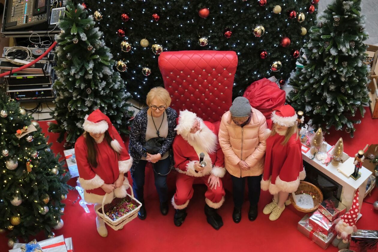  Społeczny Kiermasz Mikołajkowy w Galerii Olimp (zdjęcie 7) - Autor: DW