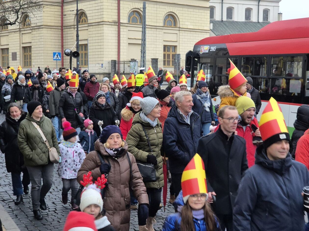  Orszak Świętego Mikołaja (zdjęcie 40) - Autor: DW