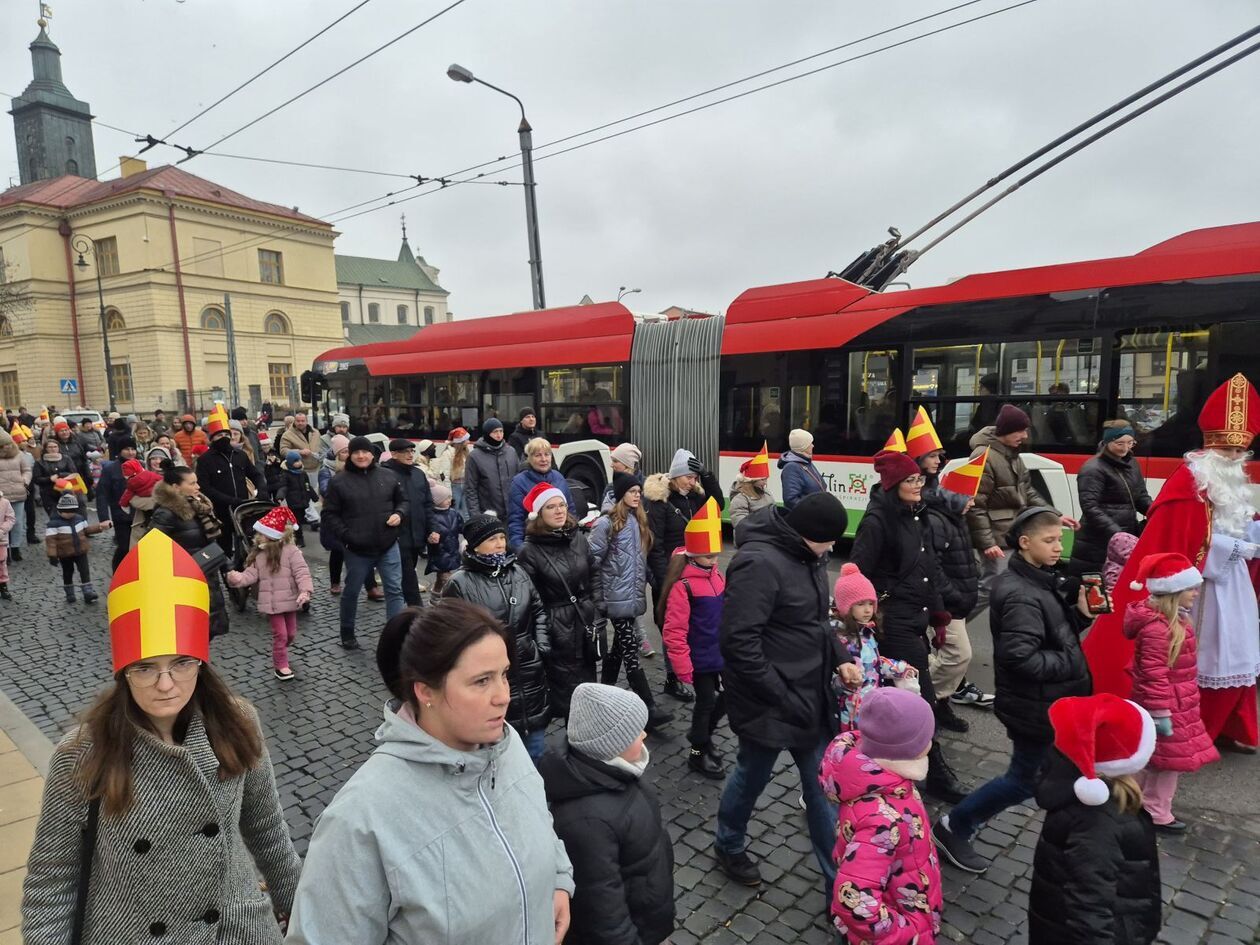  Orszak Świętego Mikołaja (zdjęcie 38) - Autor: DW