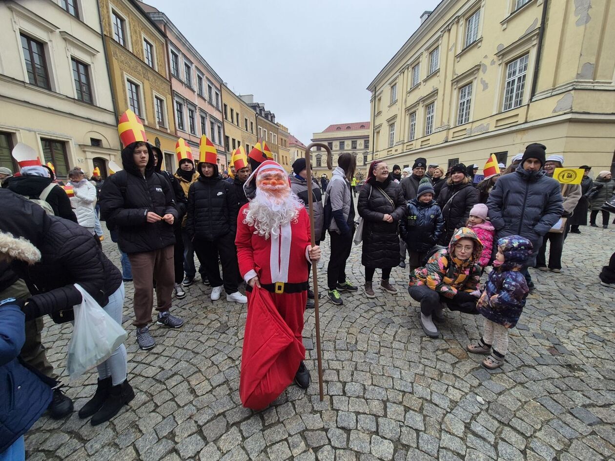  Orszak Świętego Mikołaja (zdjęcie 5) - Autor: DW