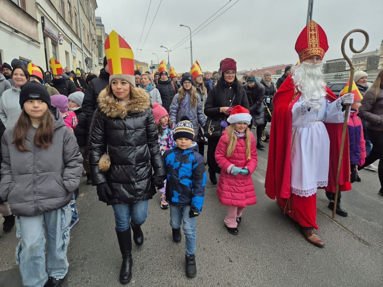  Orszak Świętego Mikołaja (zdjęcie 43) - Autor: DW