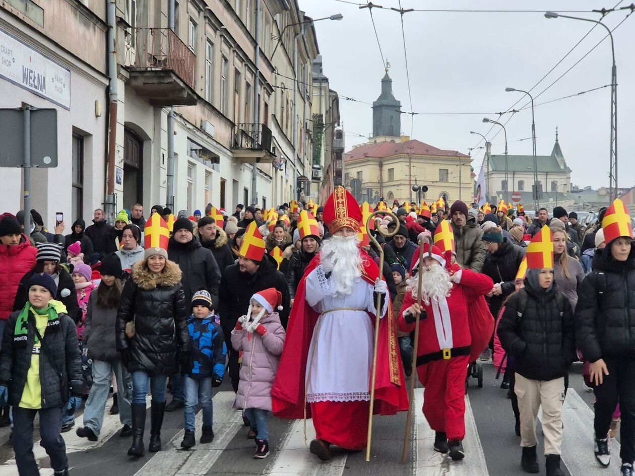  Orszak Świętego Mikołaja (zdjęcie 44) - Autor: DW