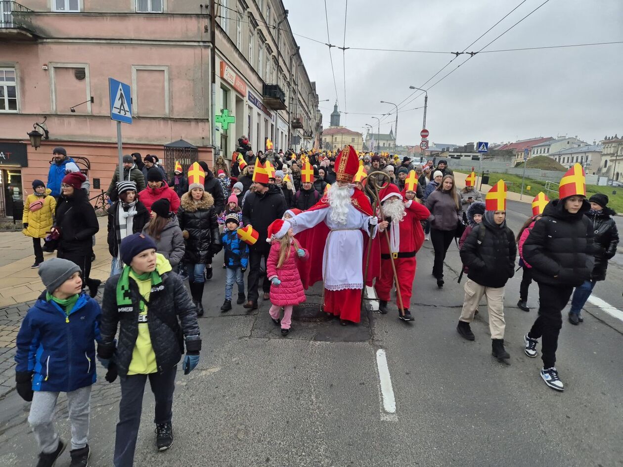  Orszak Świętego Mikołaja (zdjęcie 45) - Autor: DW