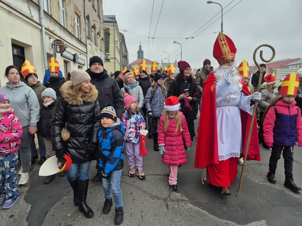  Orszak Świętego Mikołaja (zdjęcie 42) - Autor: DW