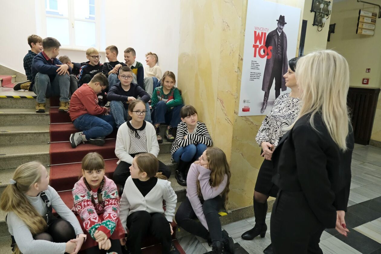Wojewoda już ubrał choinkę