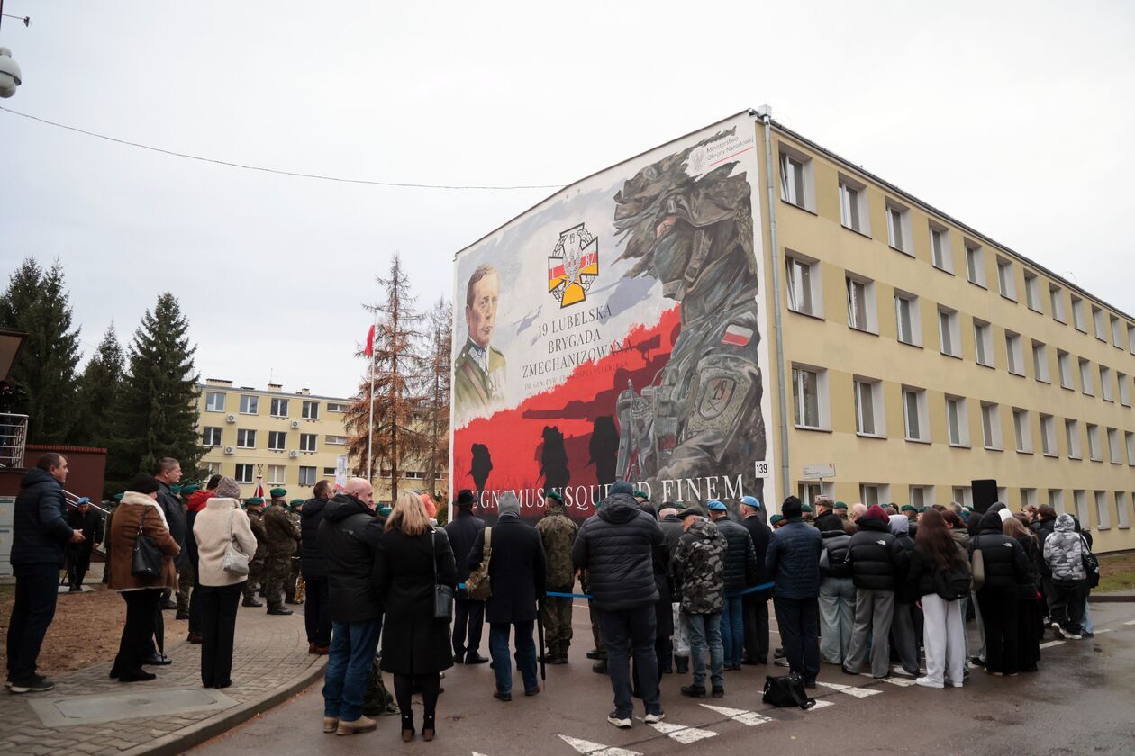  Odsłonięcie muralu (zdjęcie 24) - Autor: DW