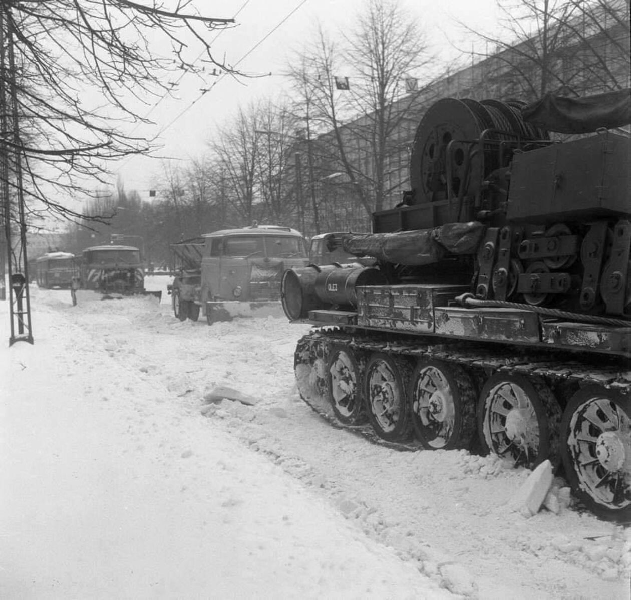  <p>1979. Odśnieżanie al. Racławickich w Lublinie.</p>