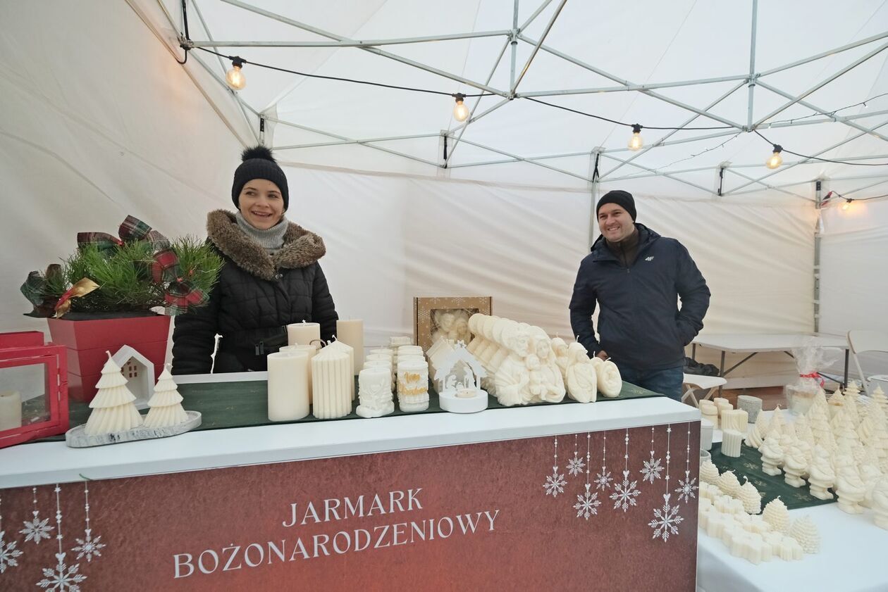  Jarmark bożonarodzeniowy na rynku Starego Miasta w Lublinie (zdjęcie 27) - Autor: DW