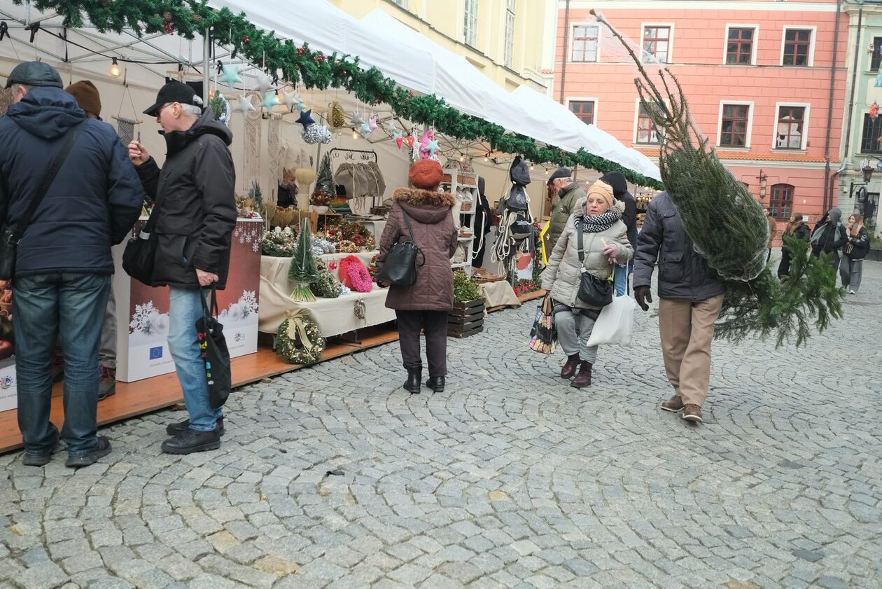  Jarmark bożonarodzeniowy na rynku Starego Miasta w Lublinie (zdjęcie 12) - Autor: DW