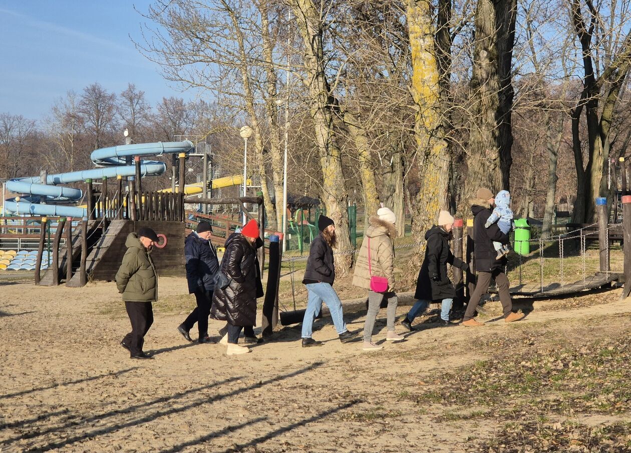  Świąteczny spacer w Dąbrowie nad Zalewem Zemborzyckim (zdjęcie 41) - Autor: DW 