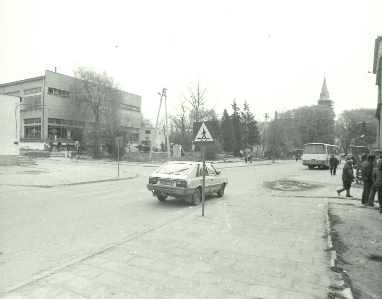  <p>Wysokie, Rynek - widok w kierunku południowym c.d., fot. Przemysław Maliszewski, 1989 r.</p>