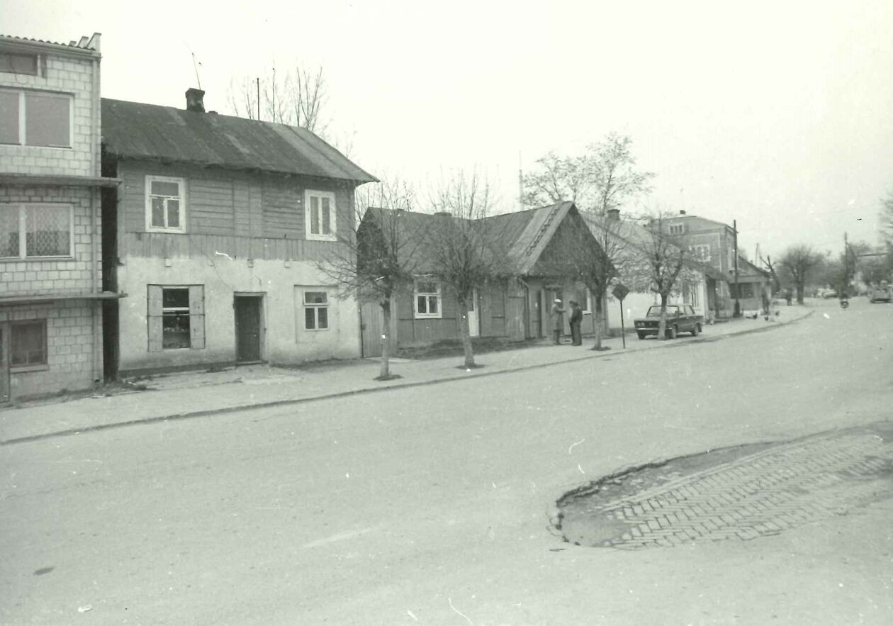  <p>Wysokie, Rynek - część środkowa, strona zachodnia, fot. Przemysław Maliszewski, 1989 r.</p>