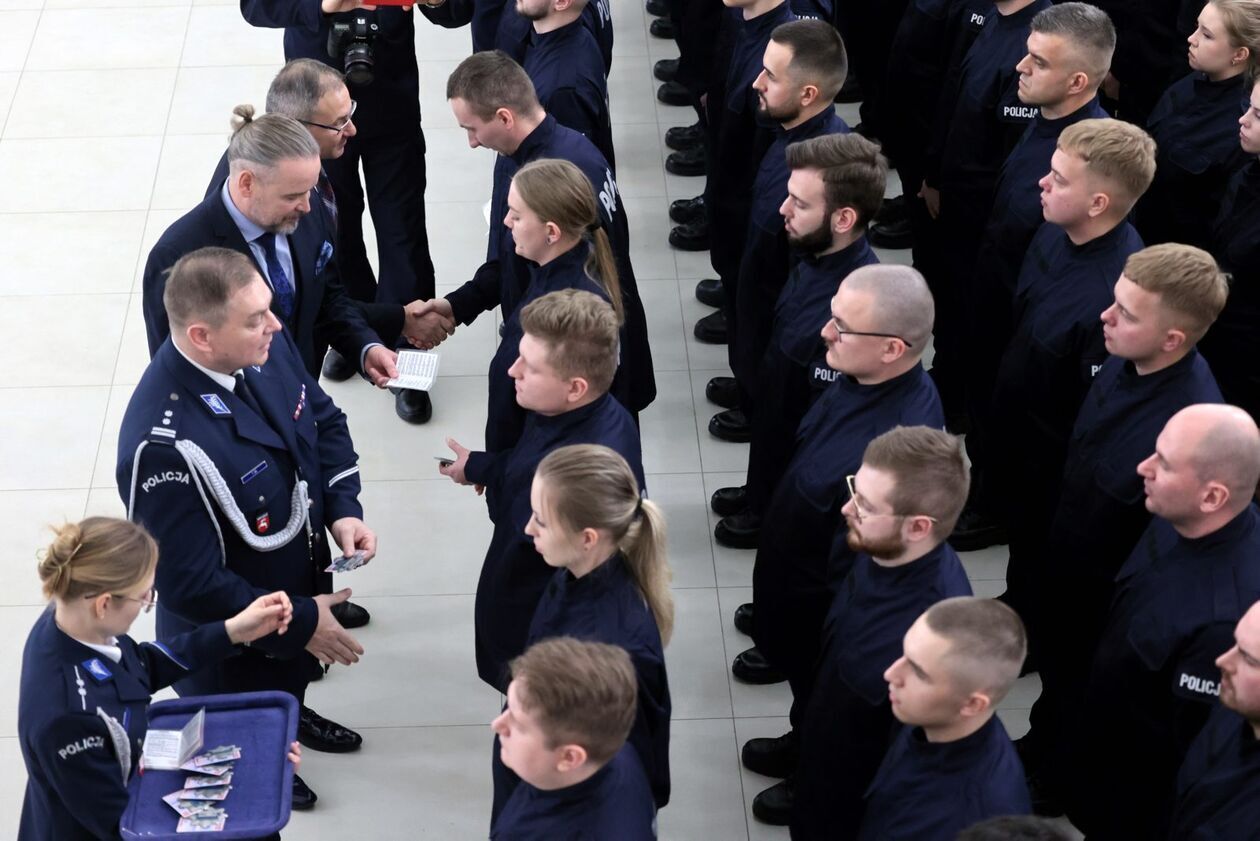  Ślubowanie nowych policjantów garnizonu lubelskiego (zdjęcie 16) - Autor: DW