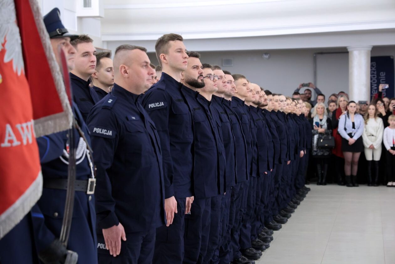  Ślubowanie nowych policjantów garnizonu lubelskiego (zdjęcie 11) - Autor: DW