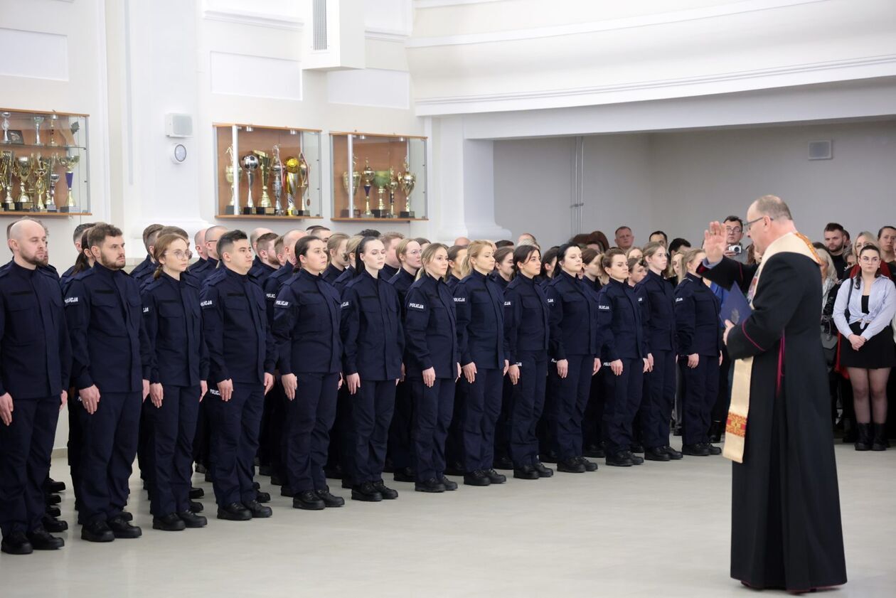  Ślubowanie nowych policjantów garnizonu lubelskiego (zdjęcie 12) - Autor: DW