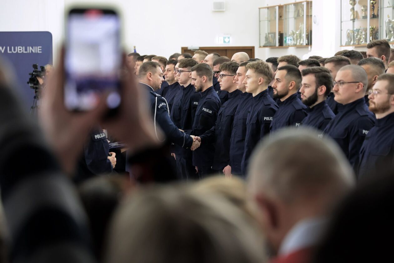  Ślubowanie nowych policjantów garnizonu lubelskiego (zdjęcie 18) - Autor: DW