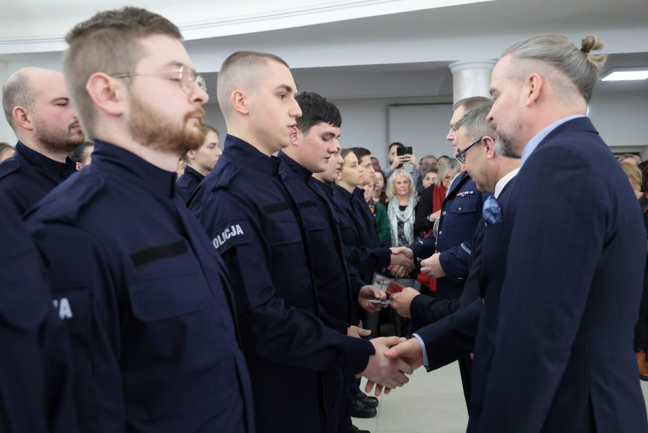  Ślubowanie nowych policjantów garnizonu lubelskiego (zdjęcie 19) - Autor: DW