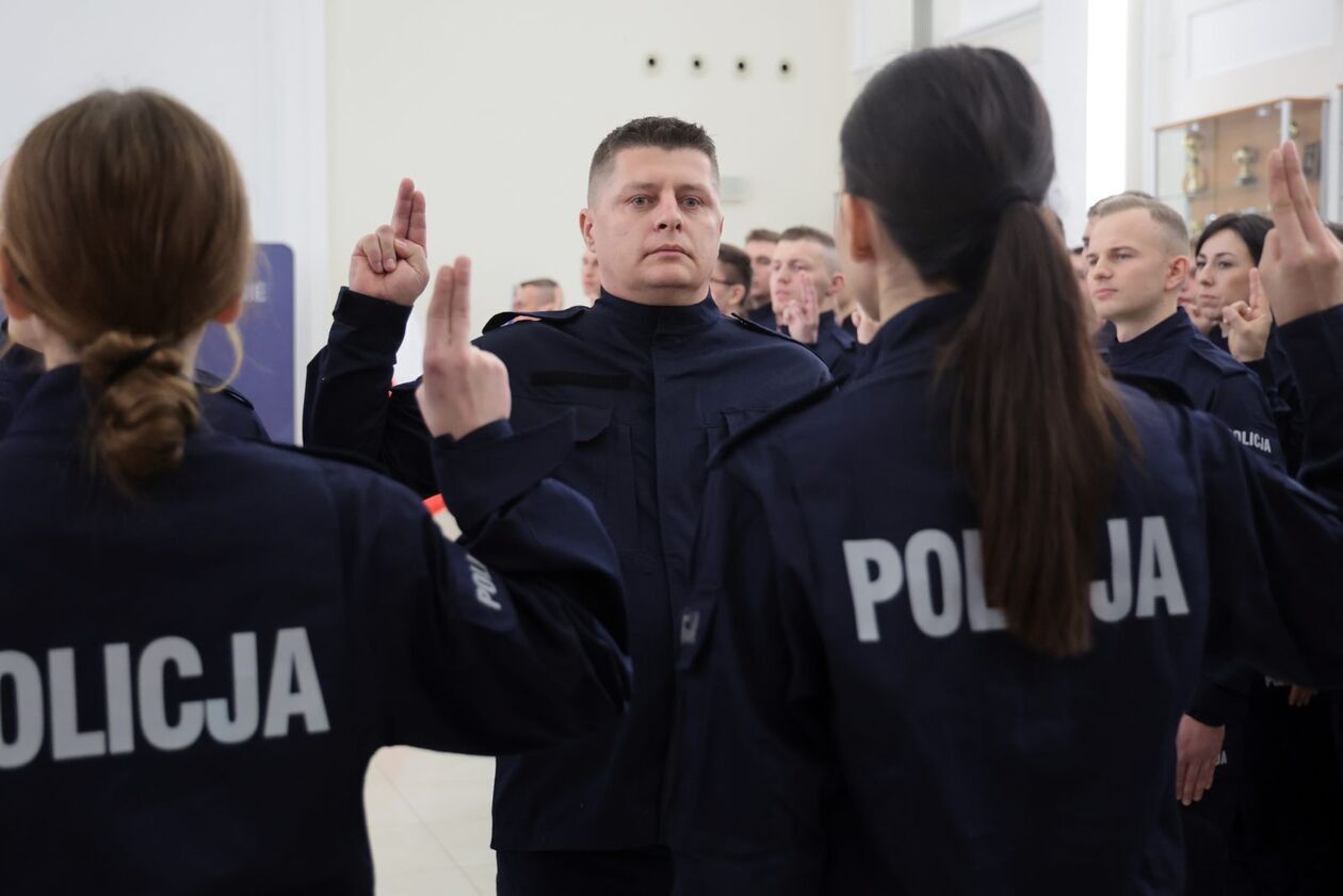  Ślubowanie nowych policjantów garnizonu lubelskiego (zdjęcie 8) - Autor: DW