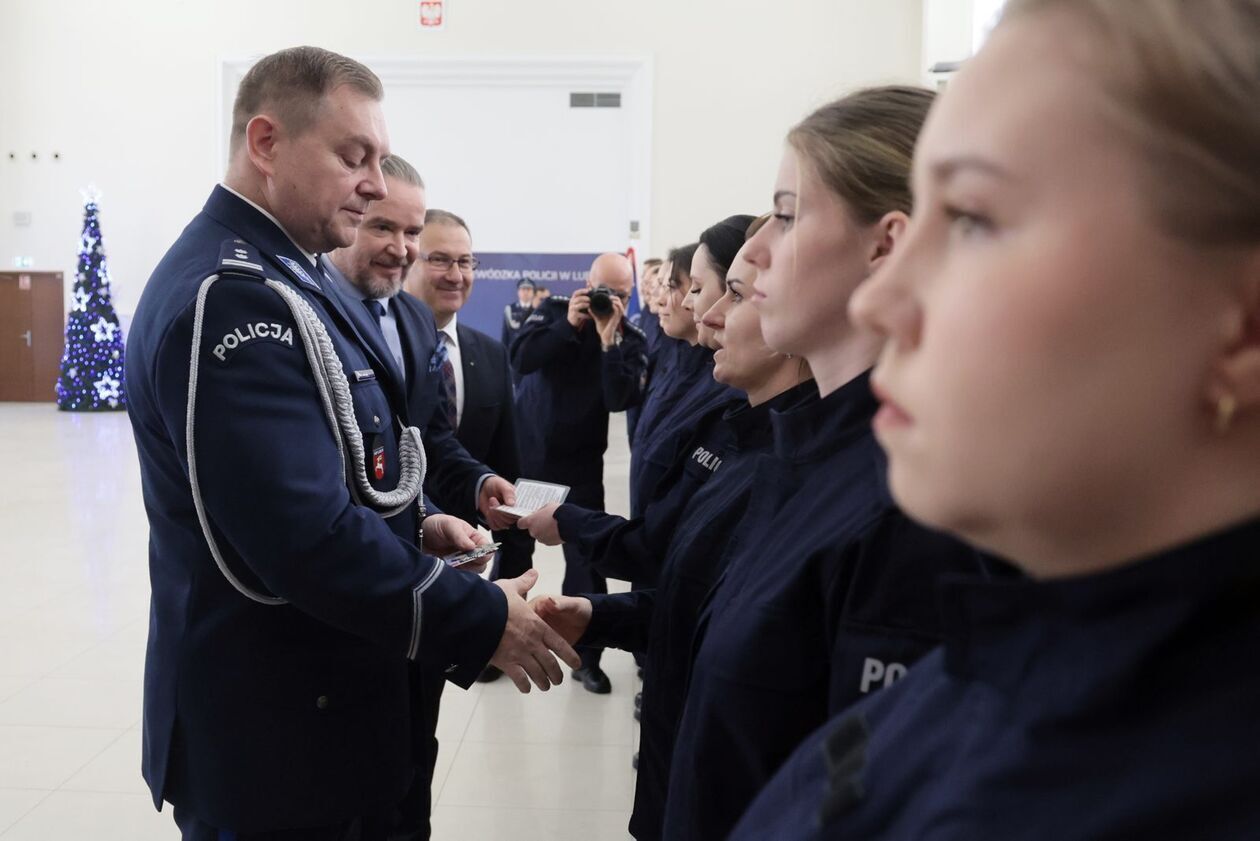  Ślubowanie nowych policjantów garnizonu lubelskiego (zdjęcie 13) - Autor: DW