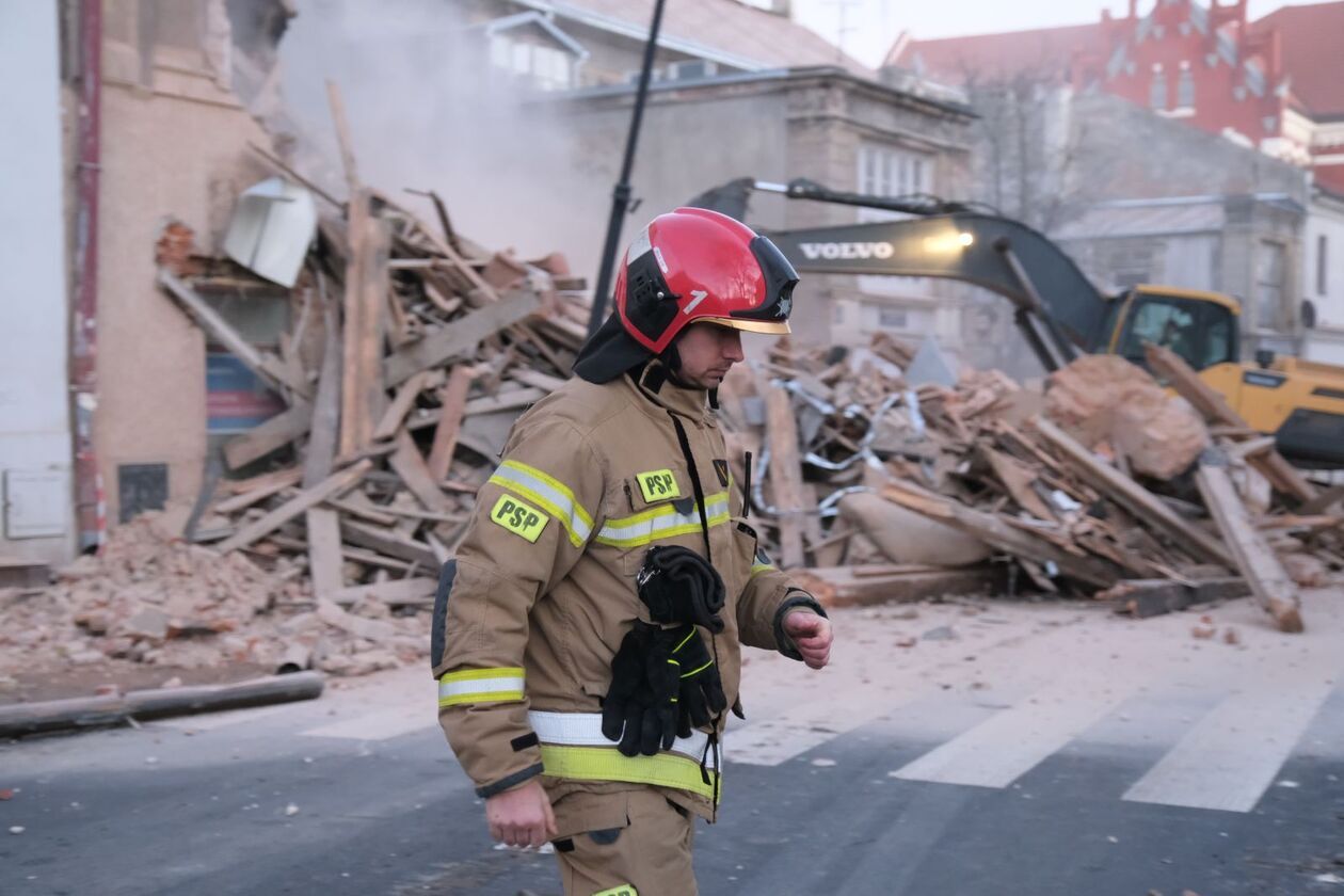  Wyburzanie kamienicy przy ul. Bernardyńskiej 10 w Lublinie (zdjęcie 34) - Autor: DW