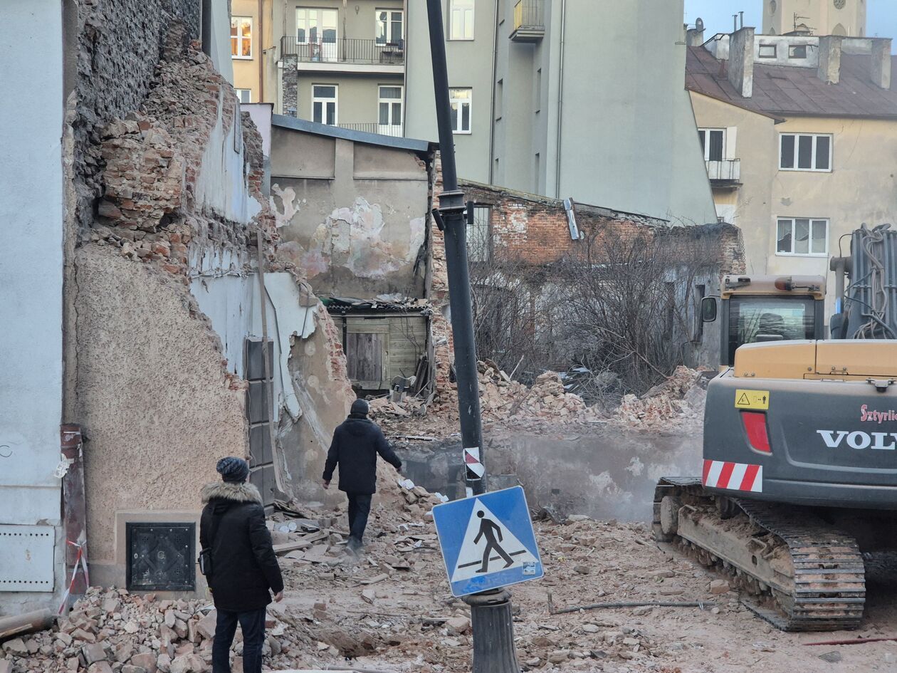 Wyburzenie kamienicy przy ulicy Bernardyńskiej - dzień trzeci - Autor: DW 