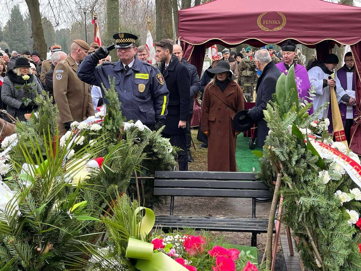  Uroczystości pogrzebowe Marianny Krasnodębskiej (zdjęcie 6) - Autor: DW