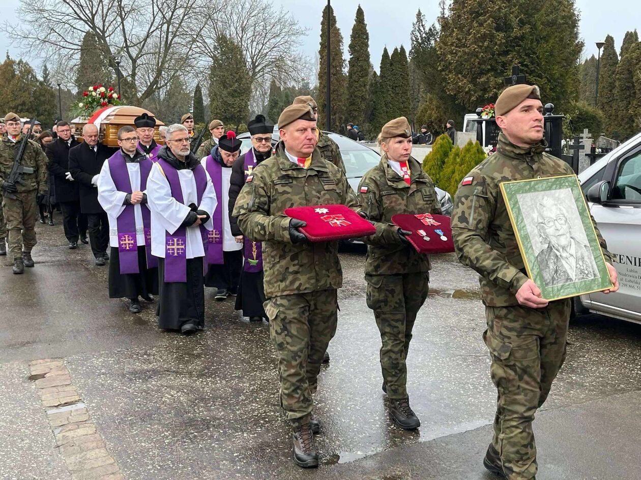  Uroczystości pogrzebowe Marianny Krasnodębskiej (zdjęcie 9) - Autor: DW