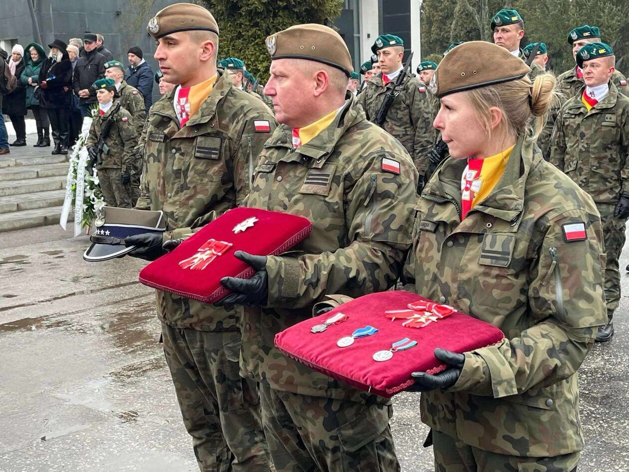  Uroczystości pogrzebowe Marianny Krasnodębskiej (zdjęcie 11) - Autor: DW