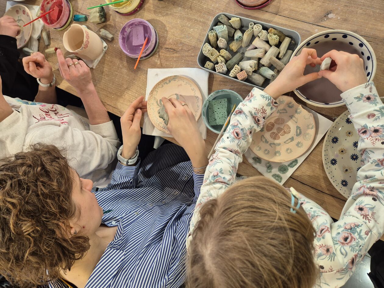  Rodzinne warsztaty ceramiczne w Manufakturze Bolesławiec (zdjęcie 25) - Autor: DW 