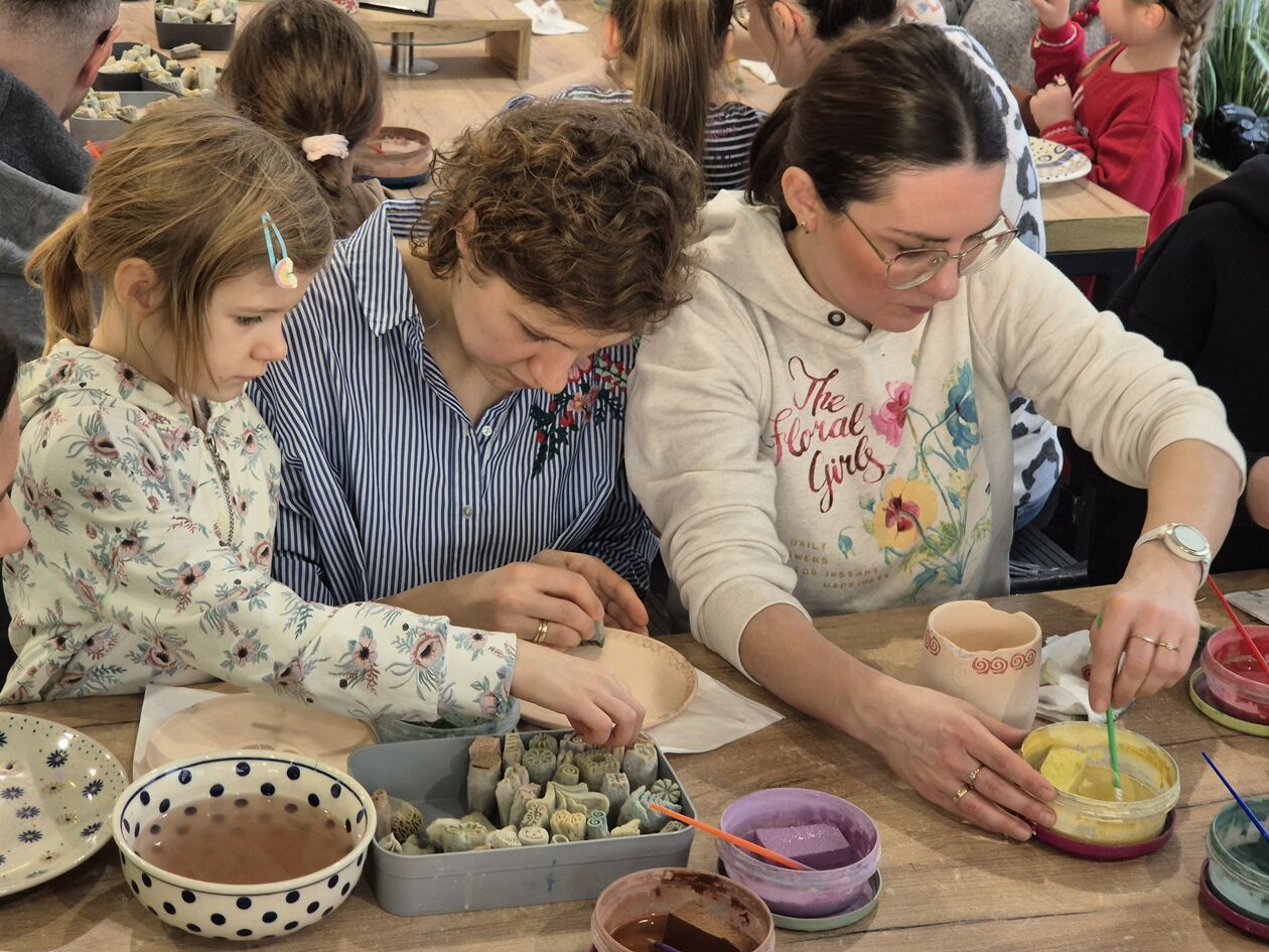  Rodzinne warsztaty ceramiczne w Manufakturze Bolesławiec (zdjęcie 20) - Autor: DW 