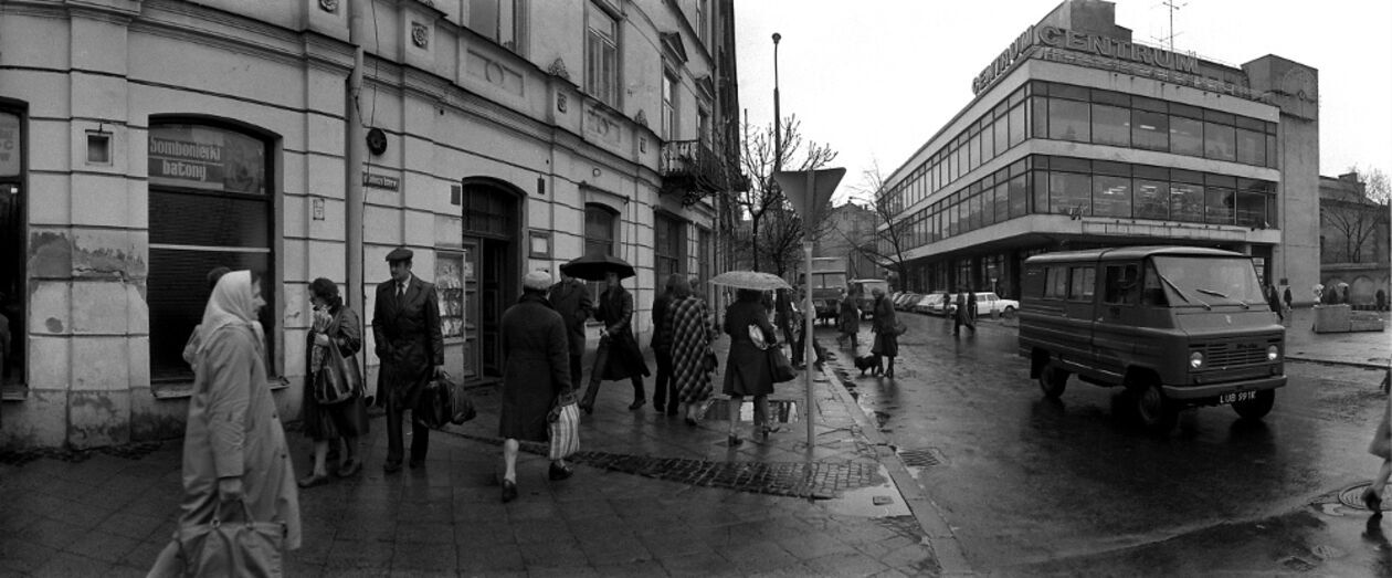  <p>Żuk przejeżdżający ulicą Kapucyńską w Lublinie w stronę Krakowskiego Przedmieścia.</p>