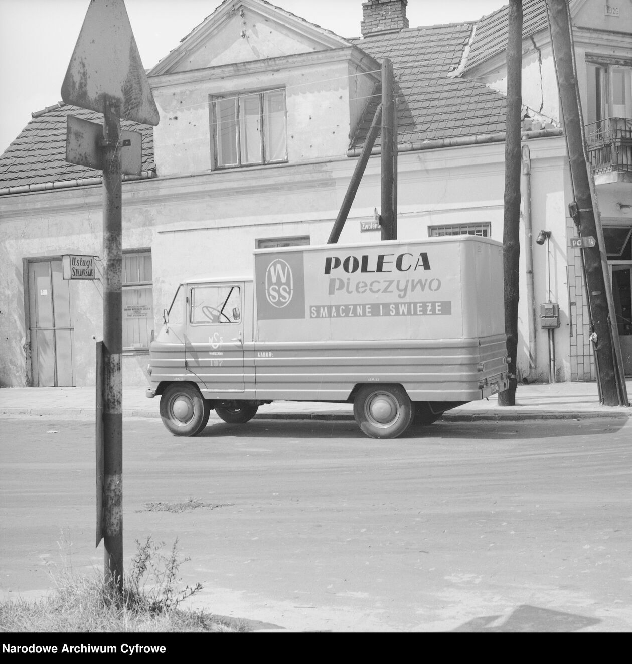  <p>Żuk jako środek transportu do rozwożenia pieczywa.</p>