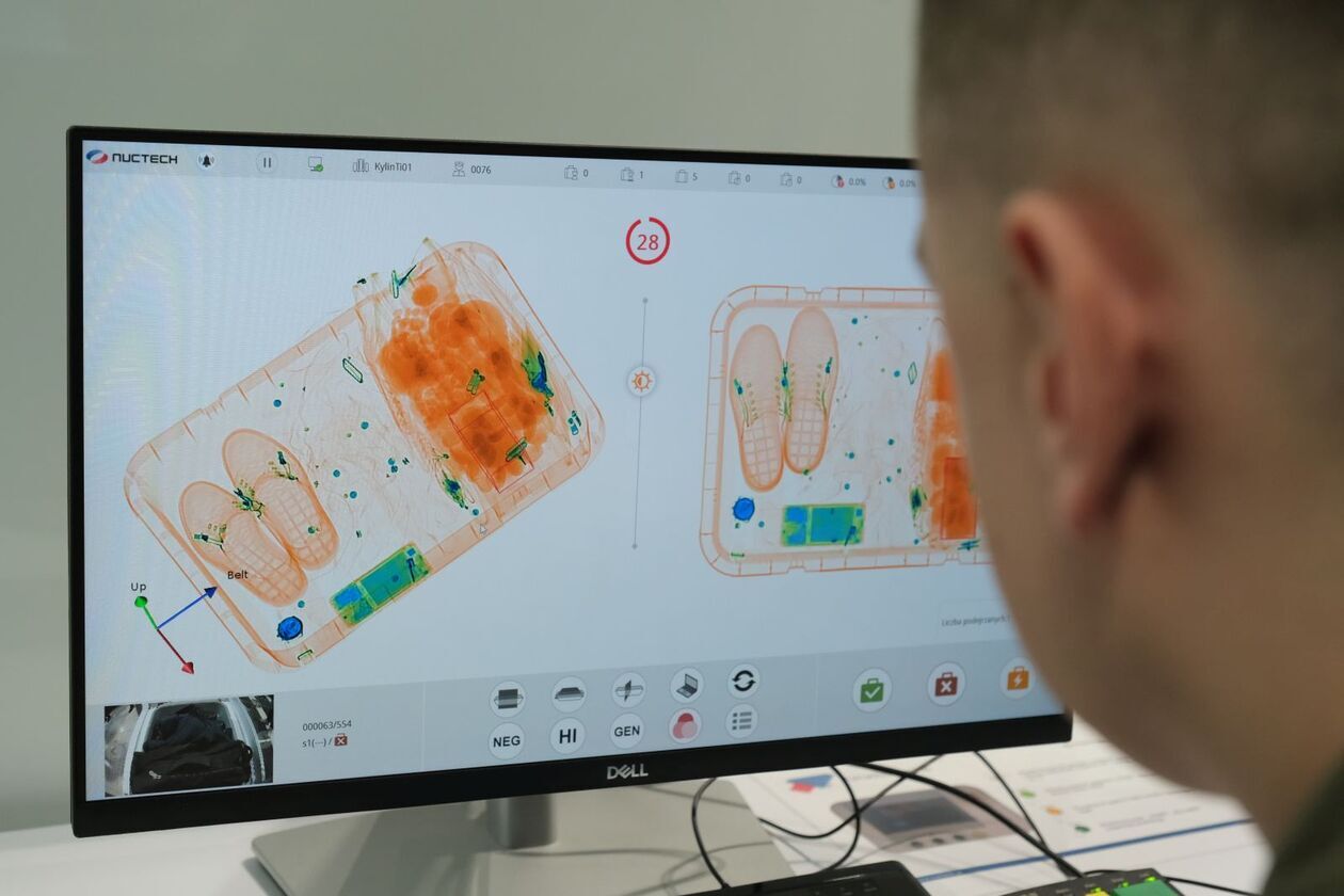  Nowoczesne skanery CT na lubelskim lotnisku przyspieszają odprawę pasażerów (zdjęcie 20) - Autor: DW