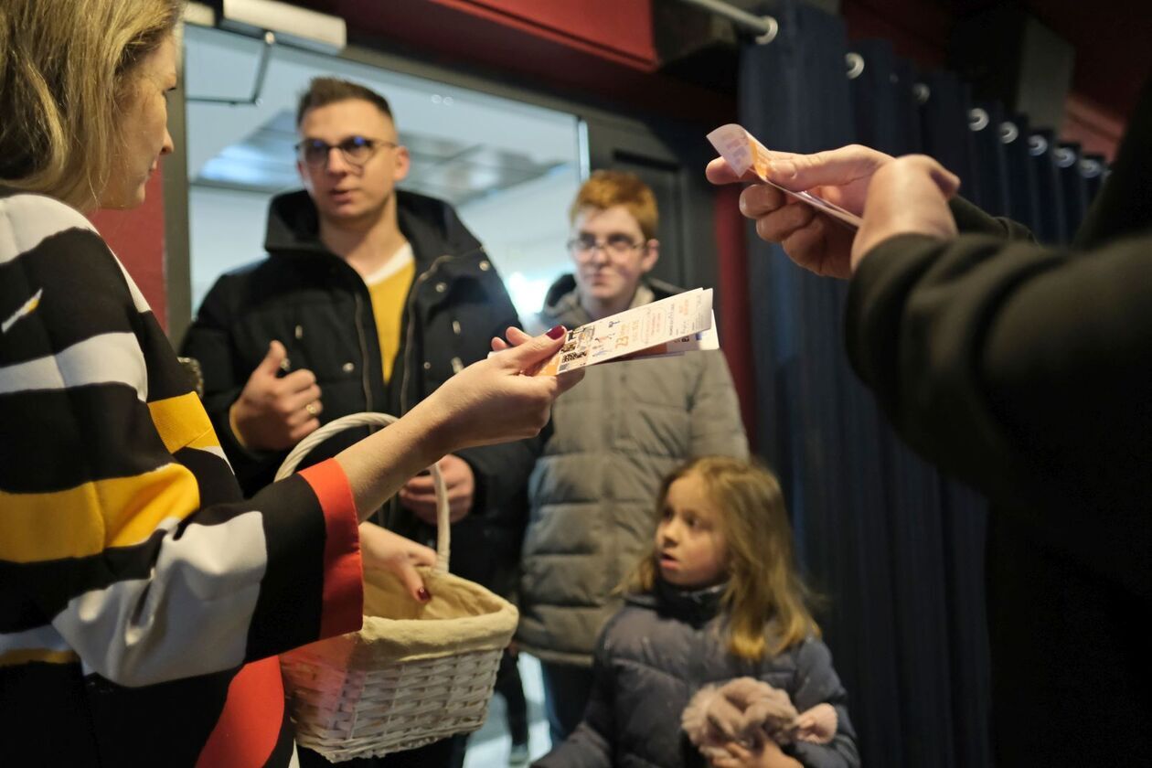  Bajkowe ferie Rodzina 3+ w kinie Bajka. Seans filmowy pt Fantastyczny Angelo  (zdjęcie 6) - Autor: DW