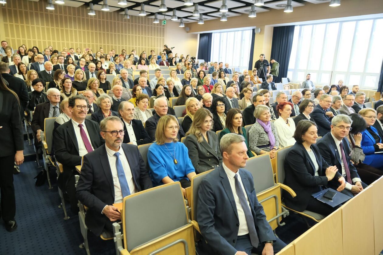  Wydział Ekonomiczny UMCS świętuje jubileusz 60-lecia istnienia (zdjęcie 4) - Autor: DW