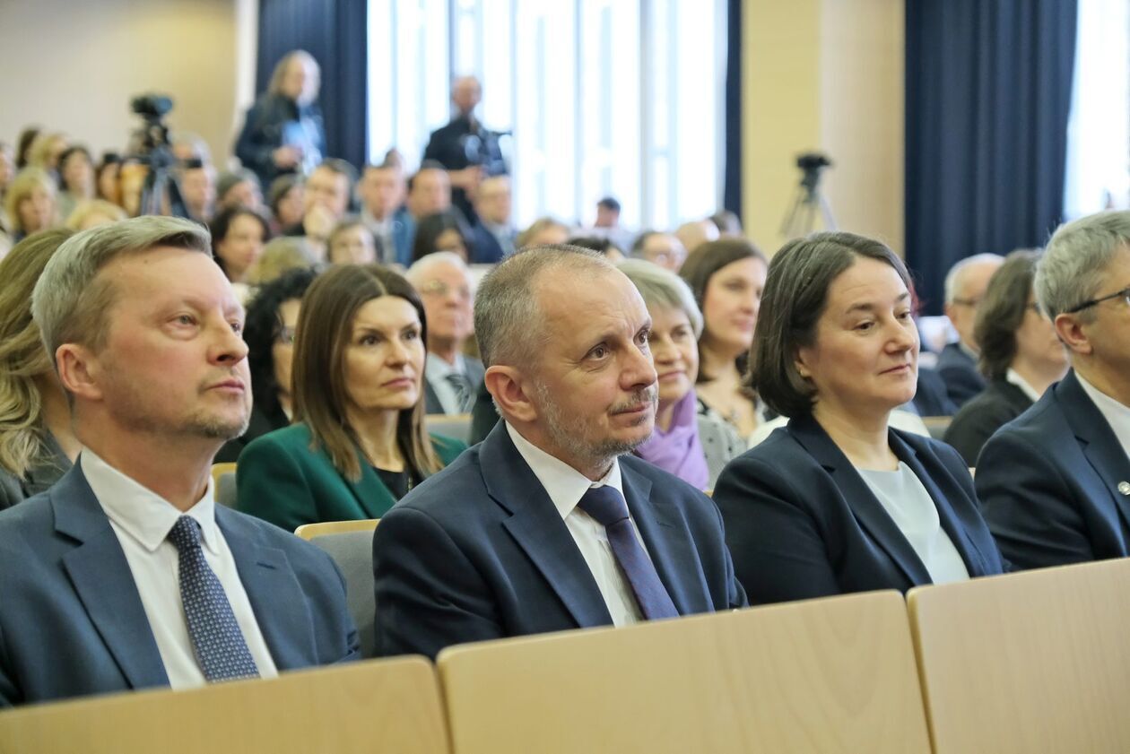  Wydział Ekonomiczny UMCS świętuje jubileusz 60-lecia istnienia (zdjęcie 5) - Autor: DW