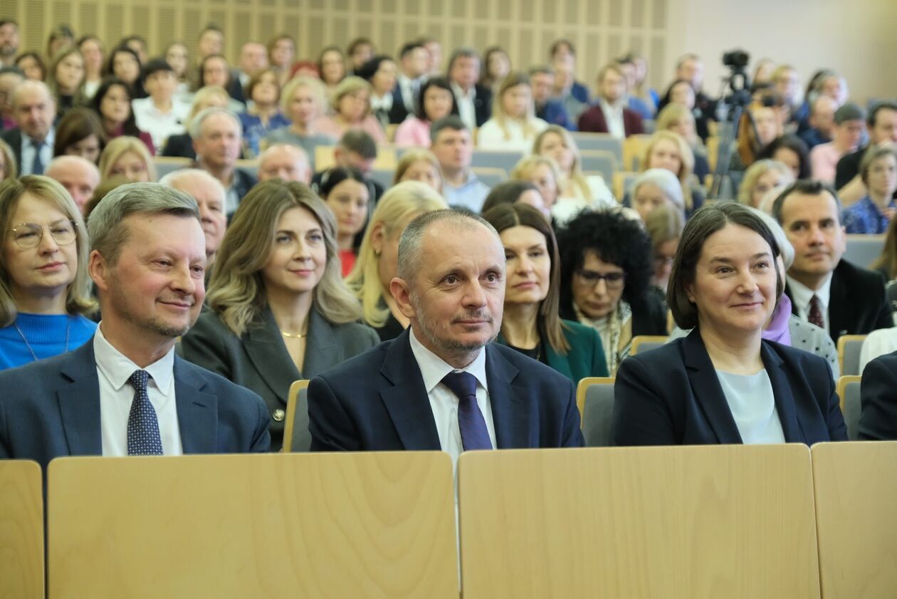  Wydział Ekonomiczny UMCS świętuje jubileusz 60-lecia istnienia (zdjęcie 7) - Autor: DW