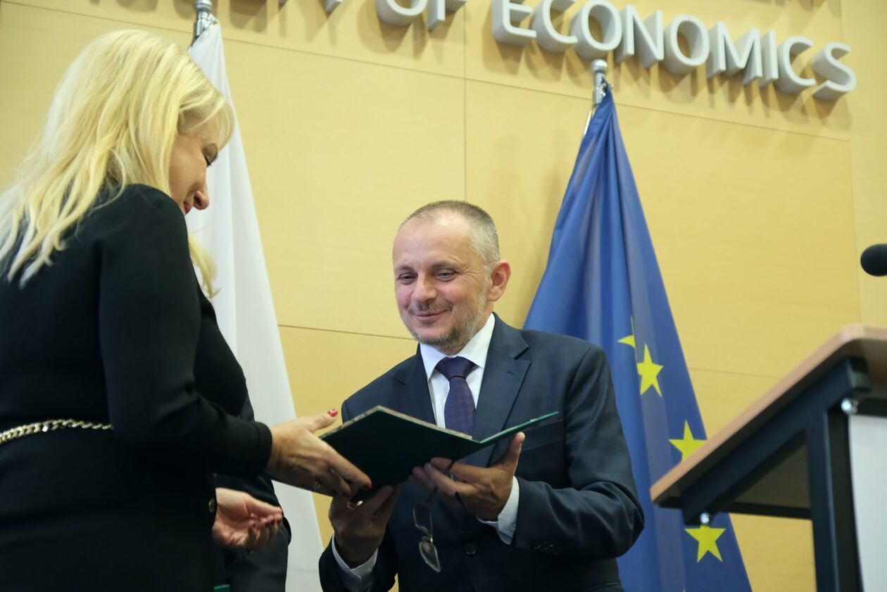  Wydział Ekonomiczny UMCS świętuje jubileusz 60-lecia istnienia (zdjęcie 16) - Autor: DW