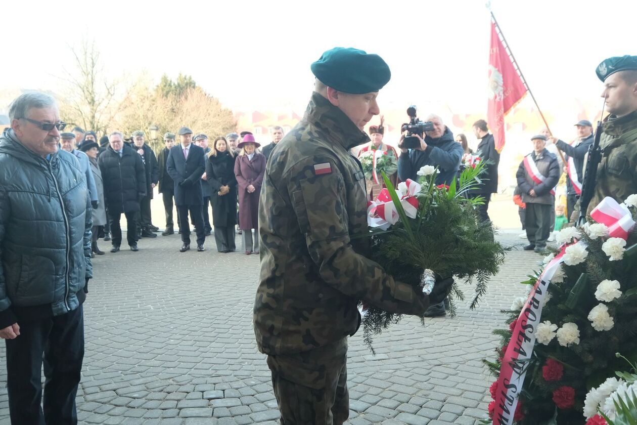  Narodowy Dzień Pamięci Żołnierzy Wyklętych w Lublinie: składamy kwiaty przy pomnikach (zdjęcie 26) - Autor: DW