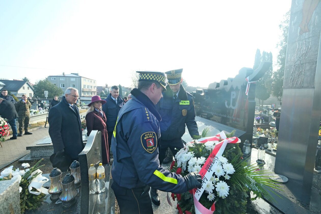  Narodowy Dzień Pamięci Żołnierzy Wyklętych w Lublinie: składamy kwiaty przy pomnikach (zdjęcie 7) - Autor: DW