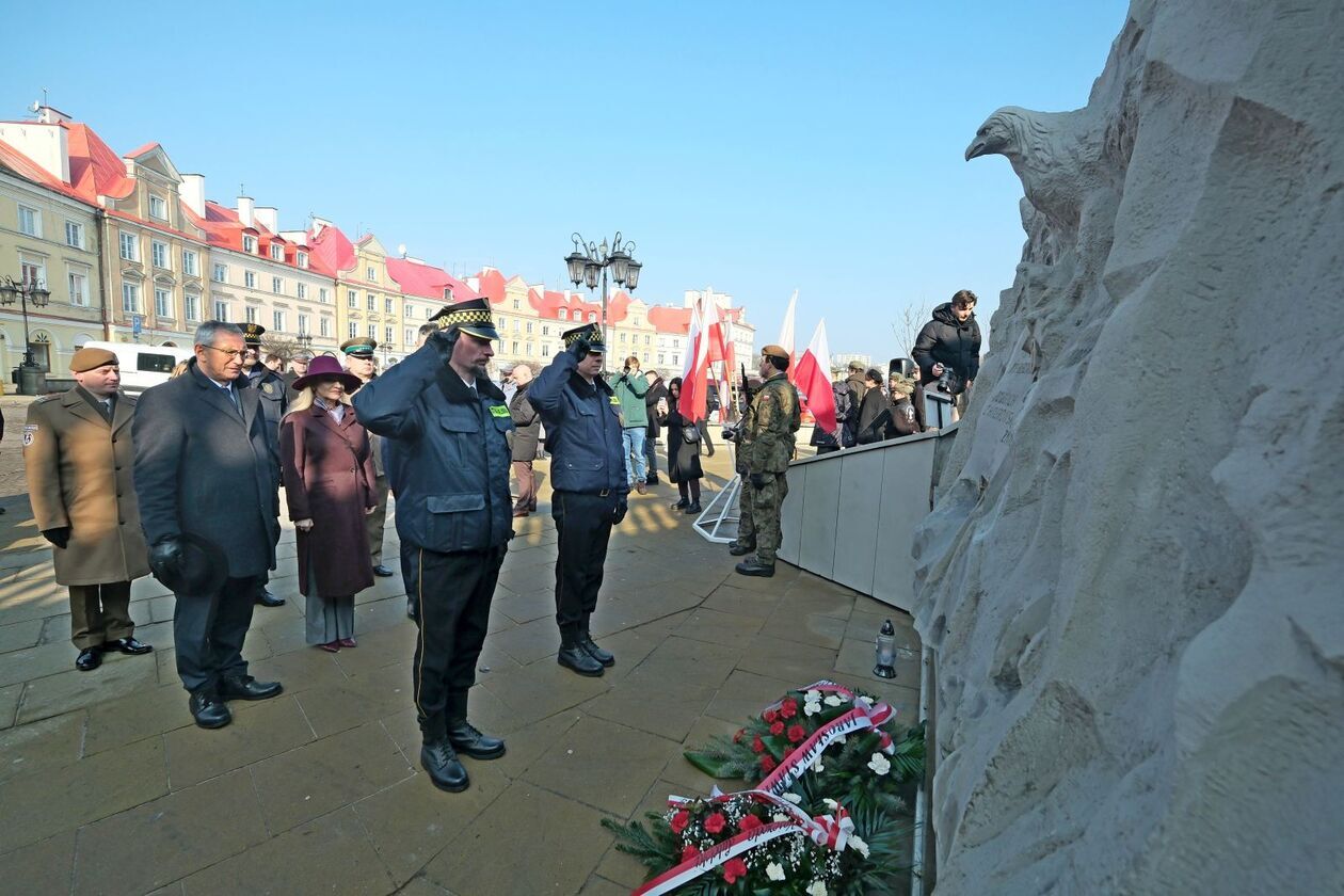  Narodowy Dzień Pamięci Żołnierzy Wyklętych w Lublinie: składamy kwiaty przy pomnikach (zdjęcie 39) - Autor: DW