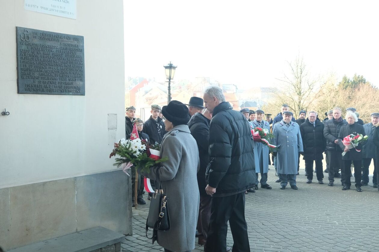  Narodowy Dzień Pamięci Żołnierzy Wyklętych w Lublinie: składamy kwiaty przy pomnikach (zdjęcie 23) - Autor: DW