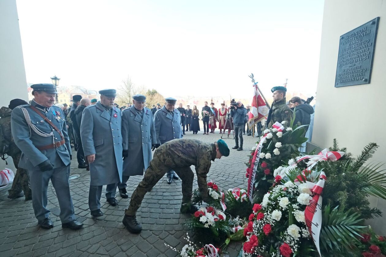  Narodowy Dzień Pamięci Żołnierzy Wyklętych w Lublinie: składamy kwiaty przy pomnikach (zdjęcie 30) - Autor: DW