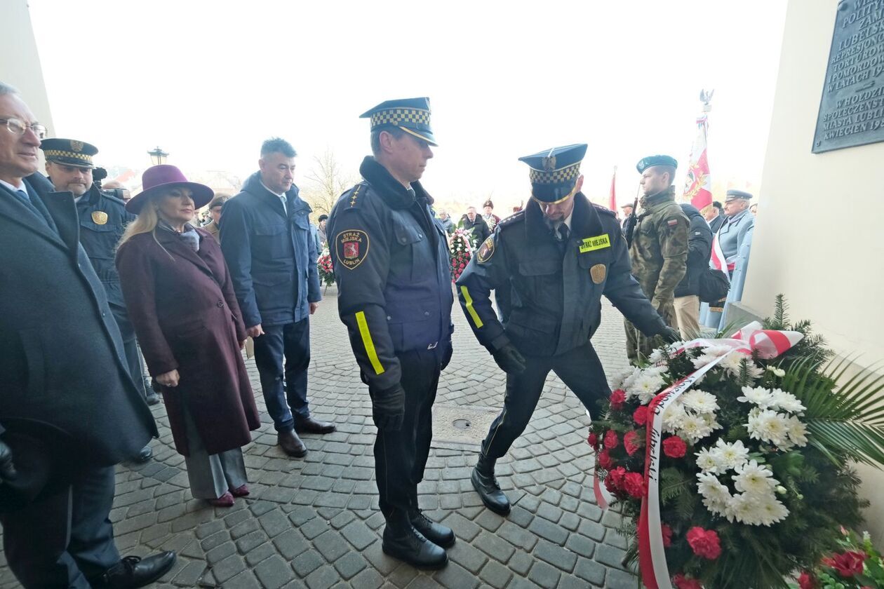  Narodowy Dzień Pamięci Żołnierzy Wyklętych w Lublinie: składamy kwiaty przy pomnikach (zdjęcie 18) - Autor: DW