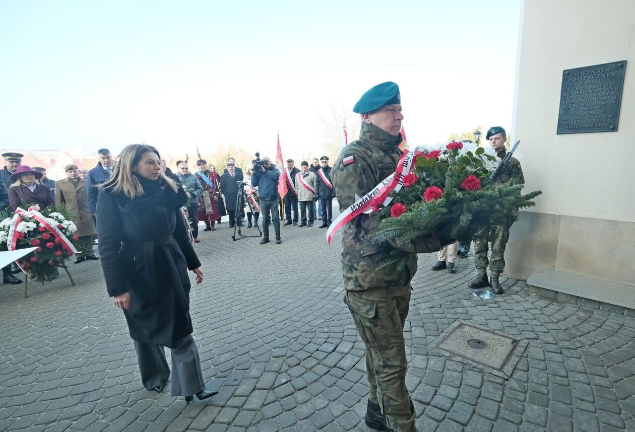  Narodowy Dzień Pamięci Żołnierzy Wyklętych w Lublinie: składamy kwiaty przy pomnikach (zdjęcie 16) - Autor: DW