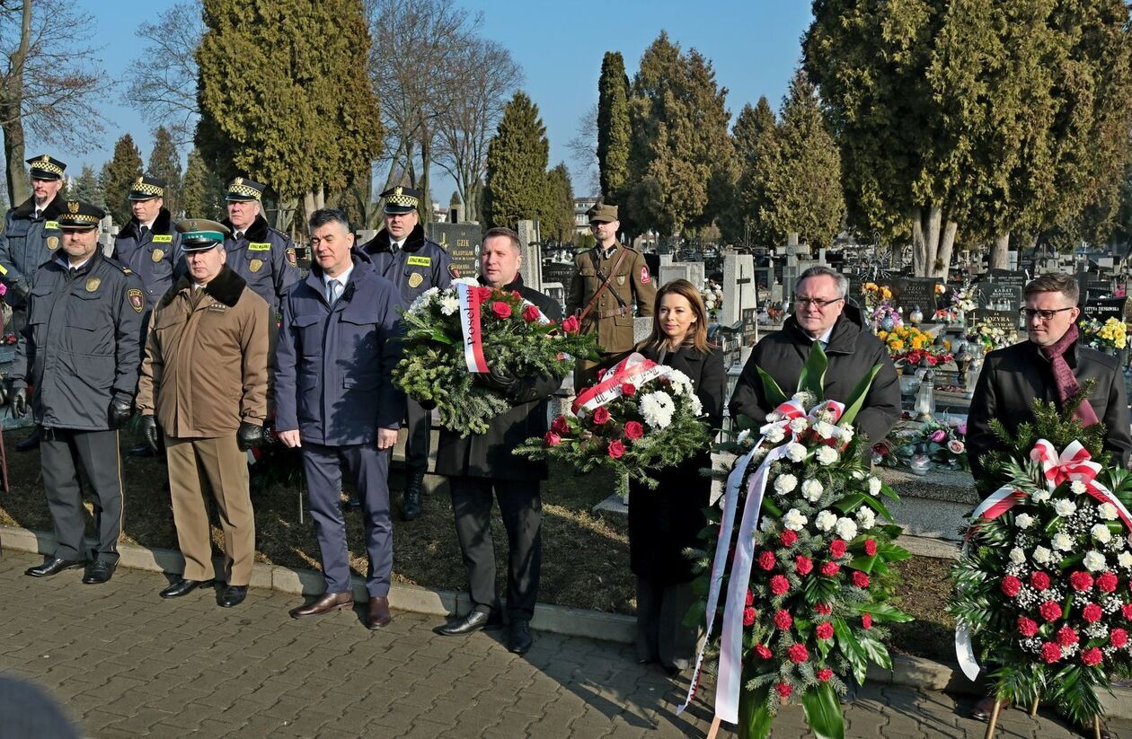  Narodowy Dzień Pamięci Żołnierzy Wyklętych w Lublinie: składamy kwiaty przy pomnikach (zdjęcie 4) - Autor: DW