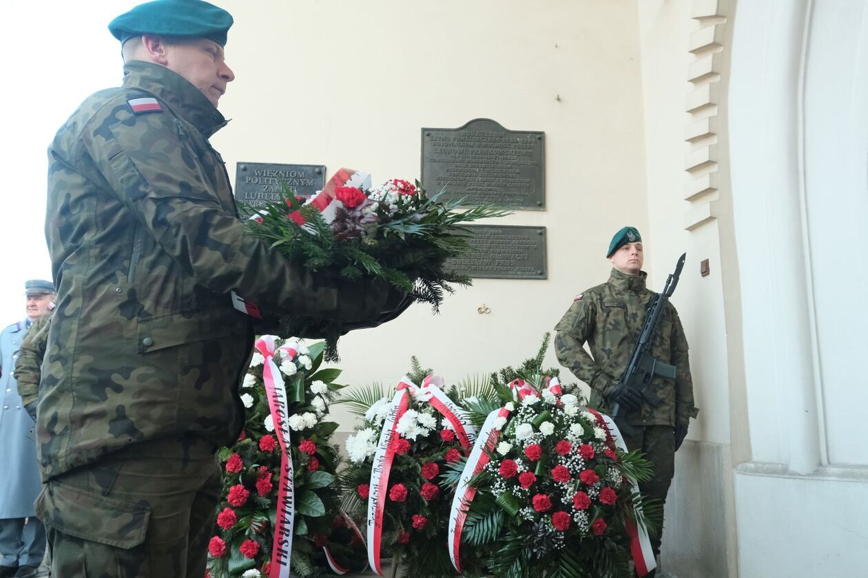  Narodowy Dzień Pamięci Żołnierzy Wyklętych w Lublinie: składamy kwiaty przy pomnikach (zdjęcie 31) - Autor: DW